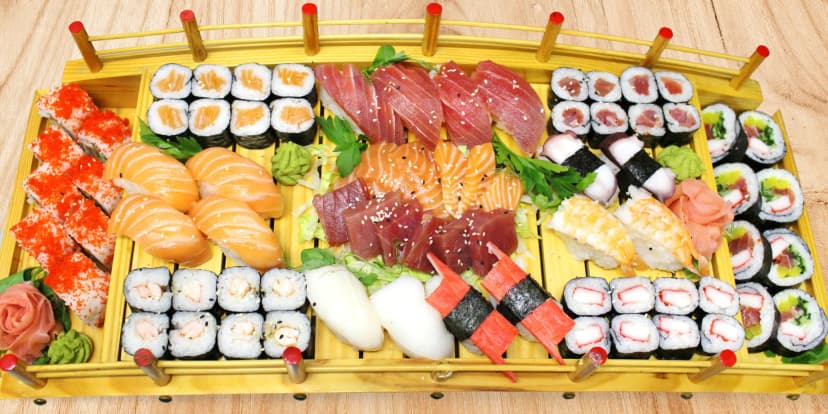 Pestré sety 12–76 ks sushi: vegetariánské i s rybami, krabem nebo chobotnicí