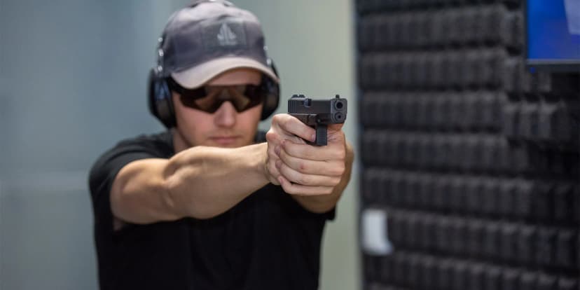 Střelecké balíčky: až 7 zbraní a 76 nábojů, pistole, pušky i samopal