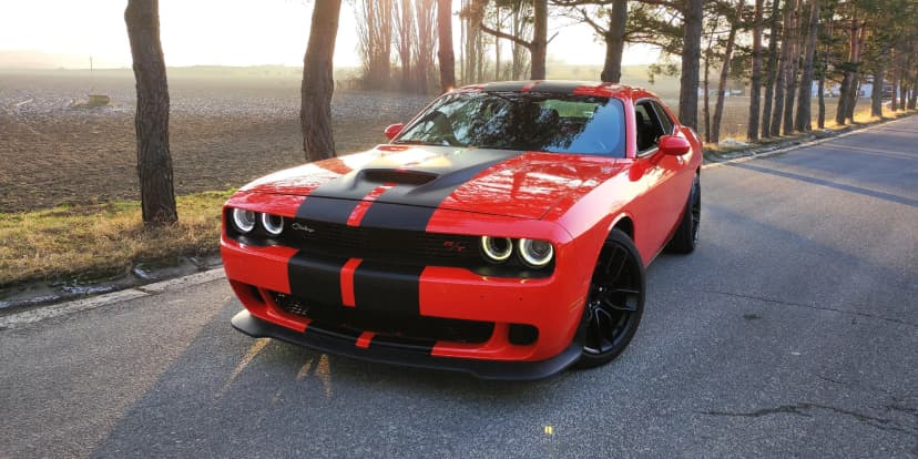 Dodge Challenger V8 HEMI: 15 min. spolujízdy nebo až 12 hod. řízení