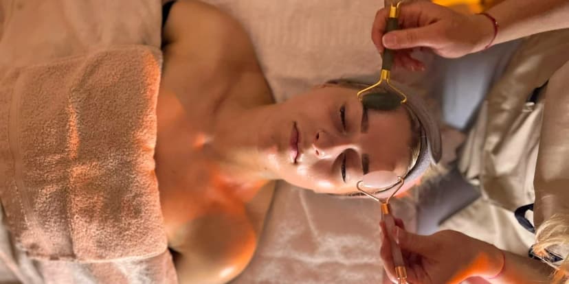 Gua Sha masáž obličeje pro dospělé i děti: varianty vč. masáže hlavy či rukou