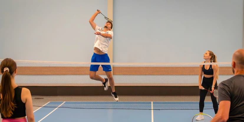 Dejte si do těla: hodina squashe nebo badmintonu ve všední dny