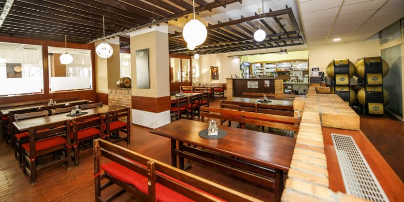 Otevřené vouchery na cokoli z jídelního menu v restauraci Opera: 500-2000 Kč