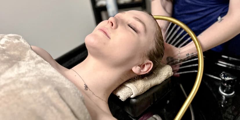 Péče o vlasy, pleť i mysl: head spa Relax, Deluxe či Premium, 60 až 120 minut