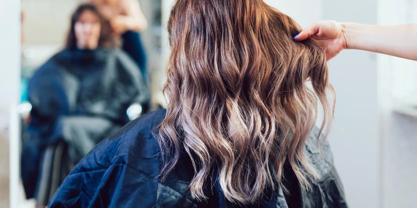 Nové vlasy: zesvětlení pomocí balayage i tónování, střih a styling pro všechny délky vlasů