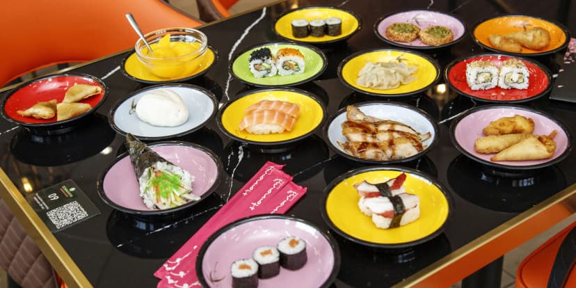 Running sushi: 1,5 hodiny neomezené konzumace sushi a dalších asijských specialit
