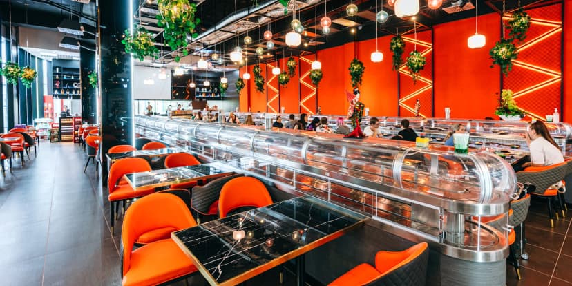 Running sushi: 2 hodiny neomezené konzumace sushi a dalších asijských specialit