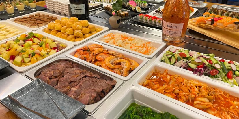 All you can eat bufet v Karlíně: asijská kuchyně, sushi, saláty a další dobroty