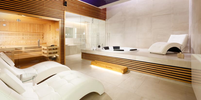Pronájem luxusních wellness pokojů v centru Olomouce: vířivka i sauna jen pro vás dva
