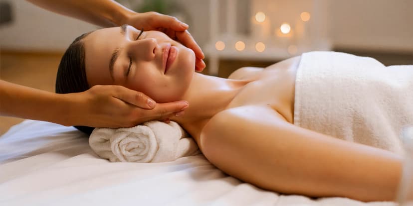 Relaxační balíček nebo kosmetické ošetření a masáž zad pro ženy