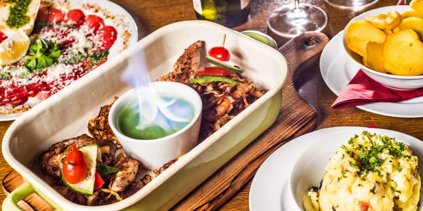 Gurmánské vzplanutí pro 2 osoby: tříchodové menu se 3 druhy masa, carpaccio i palačinka
