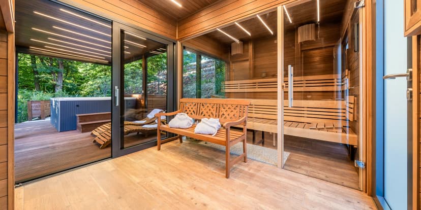 90 min. privátního proskleného wellness s občerstvením pro dva