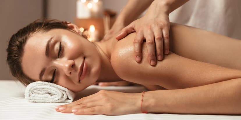 30-90 min. relaxu: masáž celého těla nebo vybraných partií, manuální lymfodrenáž i infrasauna