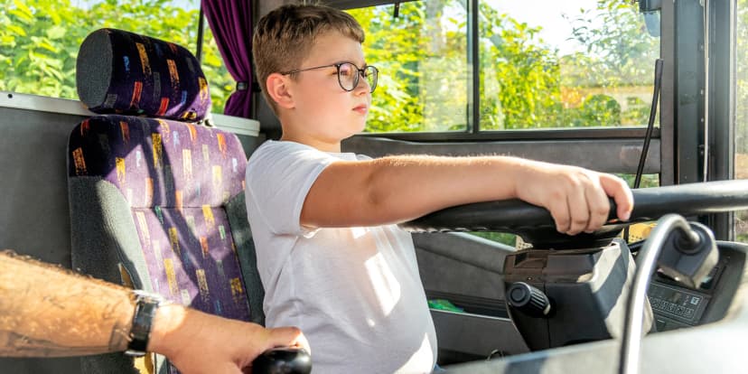 Zážitkové jízdy pro děti: autobus i osobní a nákladní auto