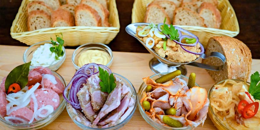 Prkno klasických českých předkrmů i s pivní degustací pro 2 osoby