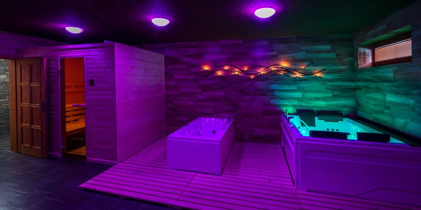 Privátní wellness se saunou a vířivkou i lahev vína nebo prosecca pro dva