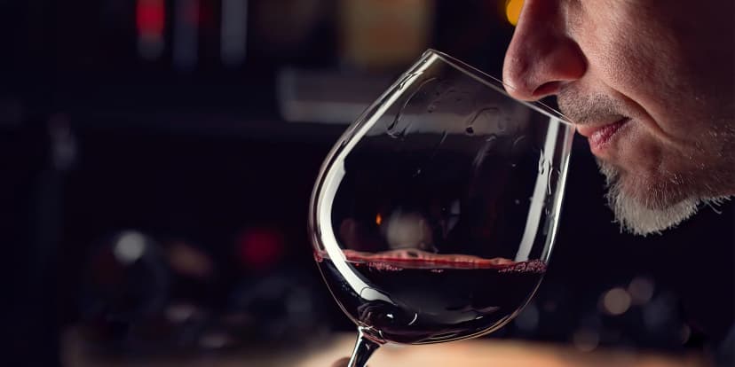 Degustace vybraných vín nebo rumů i s talířkem občerstvení pro 2 osoby