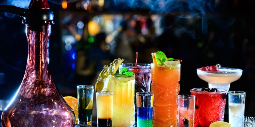 Večer s vodní dýmkou a drinky pro 2 nebo 4 osoby v podolském baru re.start