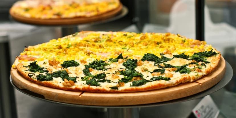 1, 2 nebo 4 Chacharovy pizzy o průměru 32 cm dle výběru z 25 druhů