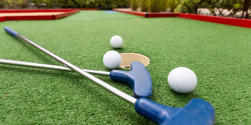 Minigolf pro dva, čtyřčlennou rodinu i partu 10 lidí s grilem nebo bez: časově neomezená hra