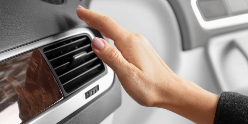 Dejte sbohem horku v autě: doplnění i dezinfekce klimatizace automobilu