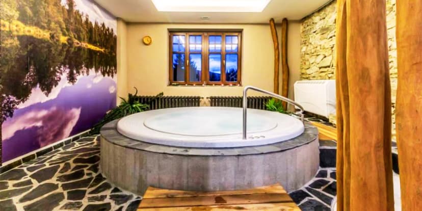 Privátní wellness v tichu hor: vířivka, sauny i ovocná mísa a lahev prosecca