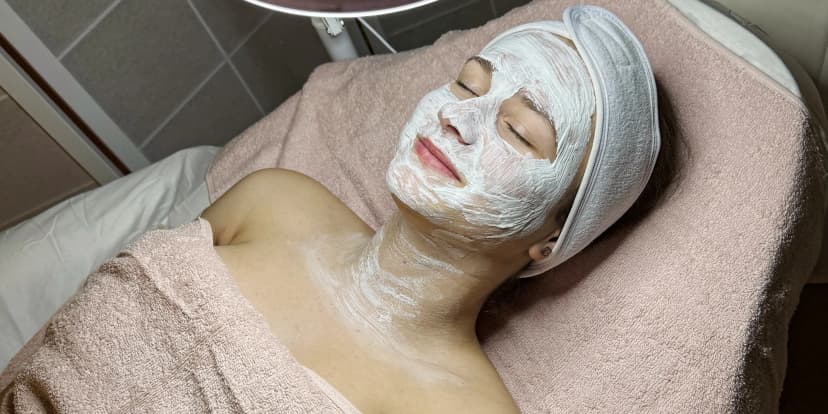 Ošetření pro zářivou pleť: základní kosmetický rituál i Jalupro Glow Peel