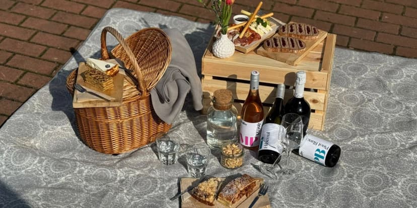 Piknikové koše s výhledem na Vyšehrad pro 2 osoby: pivní, vinný nebo s proseccem