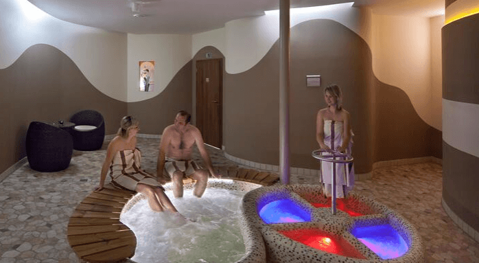 Saunový ráj Holice - klasické sauny, parní kabiny i relaxační vířivka
