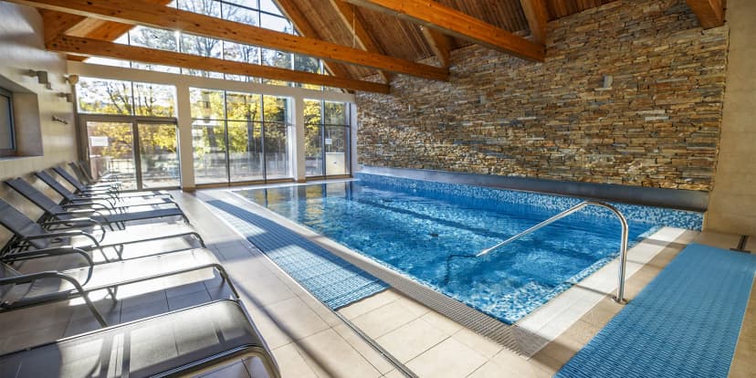 Relax v srdci Beskyd: 2hod. i celodenní vstup do bazénu a vířivky, pizza, dezert i lahev bullesca