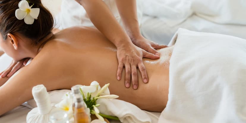 Hodinová celotělová masáž od thajské masérky: čokoládová olejová či detoxikační antistresová