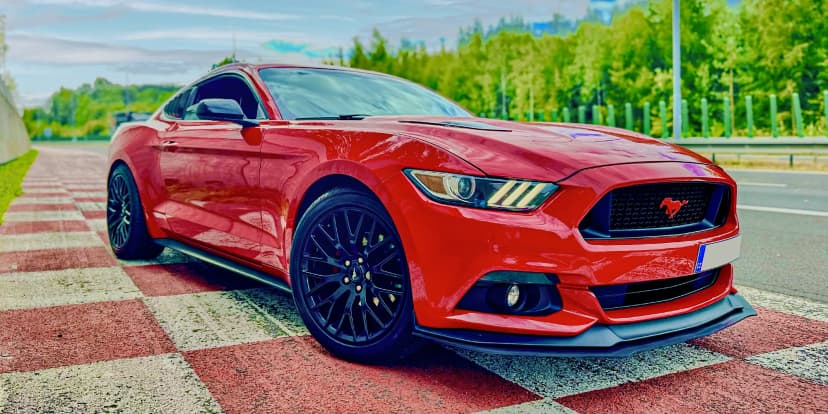Pronájem nabušeného Fordu Mustang GT paket: 3 hod. i celý víkend