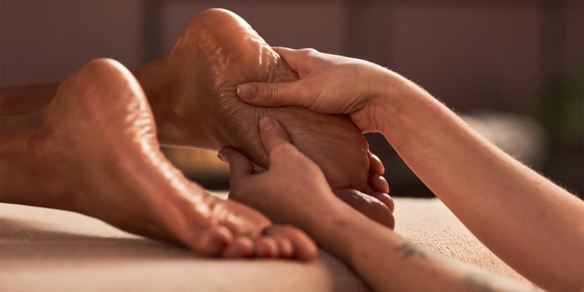 Relaxační masáž zad, šíje i lýtek a plosek nohou: 55 až 60 minut