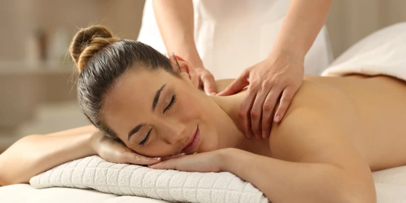 Celotělový relax: masáž citronovým či exotickým olejem i permanentka na 3 návštěvy