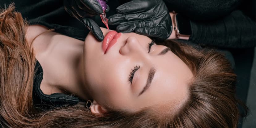 Permanentní make-up: meziřasová linka, pudrové obočí nebo rty