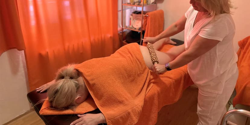 Masáže v délce 55 min. podle výběru: sportovní, anticelulitidní, kameny i baňky