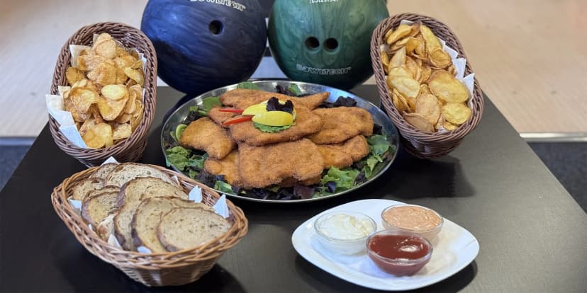 Talíř řízků o váze 0,5 nebo 1 kg i s hodinou bowlingu až pro 8 osob