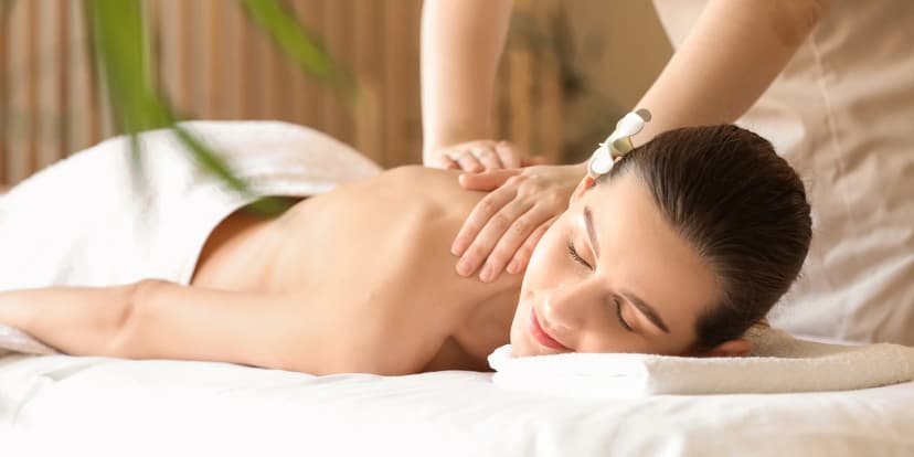 Odpočiňte si: relaxační masáž zad a šíje či Breussova masáž zad