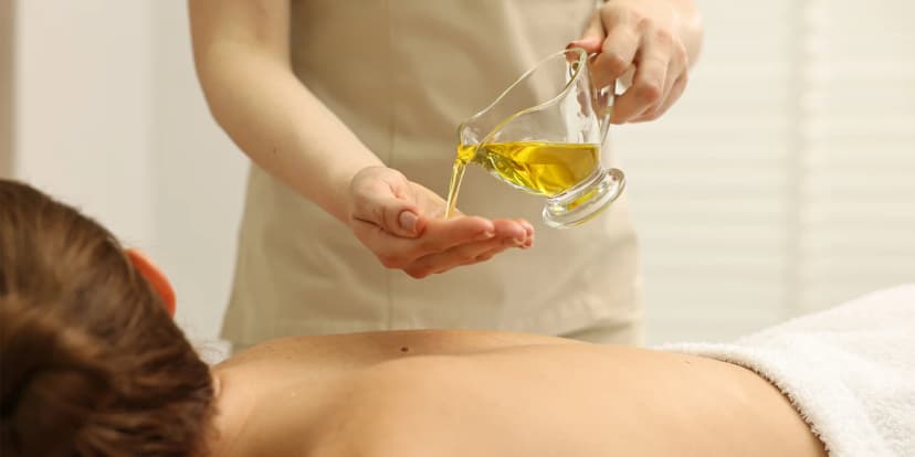 Nechte se hýčkat: masáž dle výběru, aromaterapeutický či hloubkově uvolňující rituál, 60–120 minut