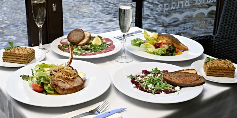 3chodové bezlepkové menu v Charles Bridge restaurant pro 1 nebo 2 osoby