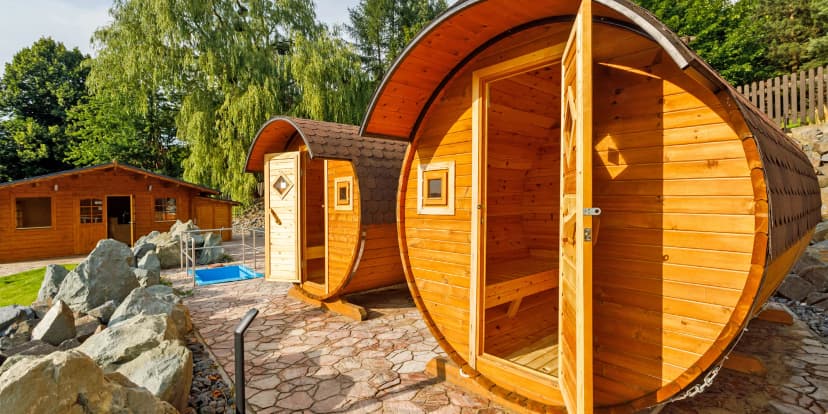 Za relaxací a na jídlo: 2 hodiny ve venkovním wellness nebo i 4chodové menu pro 2 osoby