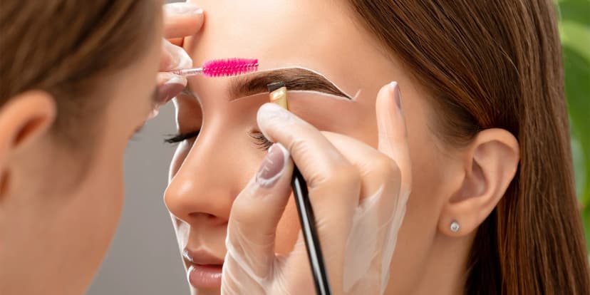 Péče o řasy a obočí: lash lifting, laminace obočí i kompletní balíček