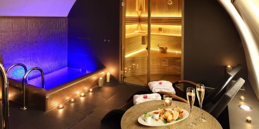 Dokonalé uvolnění v soukromí: privátní sauna či vířivka i 6chodové menu pro dva