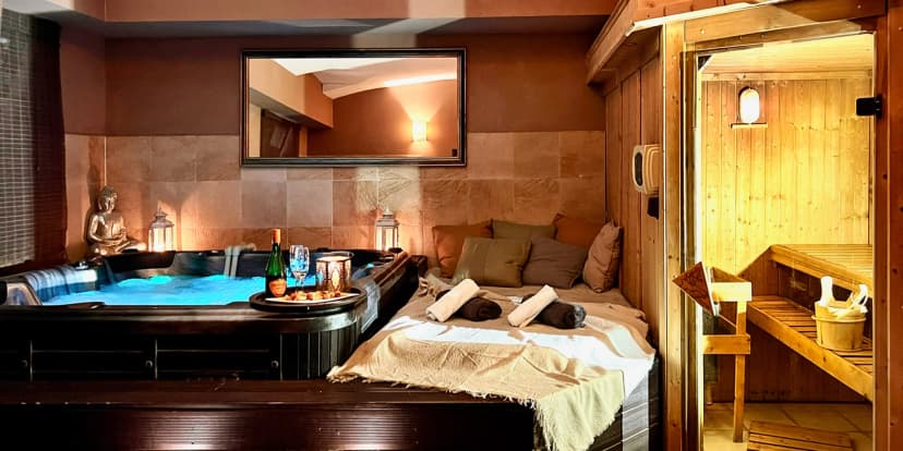 Romantika při svíčkách: privátní wellness s proseccem, občerstvením i balíčkem "50 odstínů šedi"