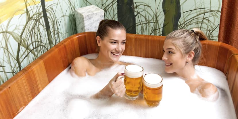 Odpočinek v pivních lázních i masáž pro 1 nebo 2 osoby: koupel, sauna a pivo