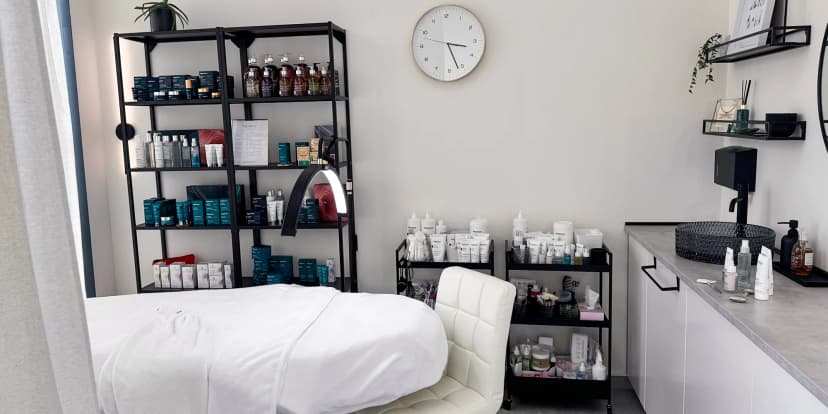 Rozmazlete svou pleť: kosmetické ošeření pro dámy i pány, lash lifting či laminace obočí