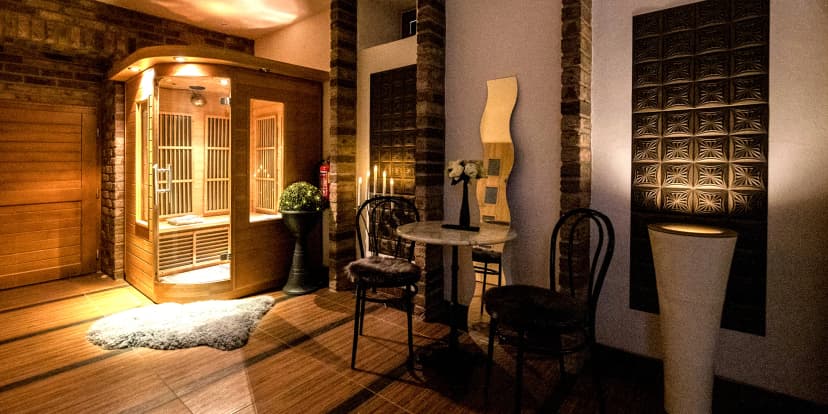 Netradiční rande: 60 až 120 minut relaxu v privátním wellness s vířivkou a infrasaunou