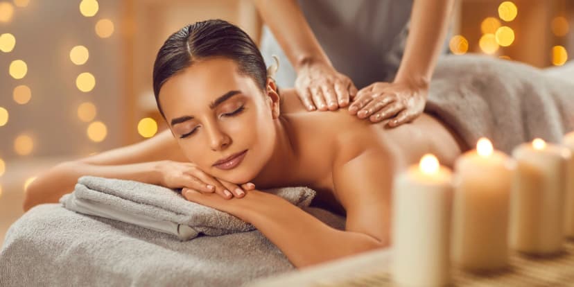 Dopřejte si zasloužený odpočinek: relaxační masáž zad a šíje nebo reflexní terapie plosek nohou