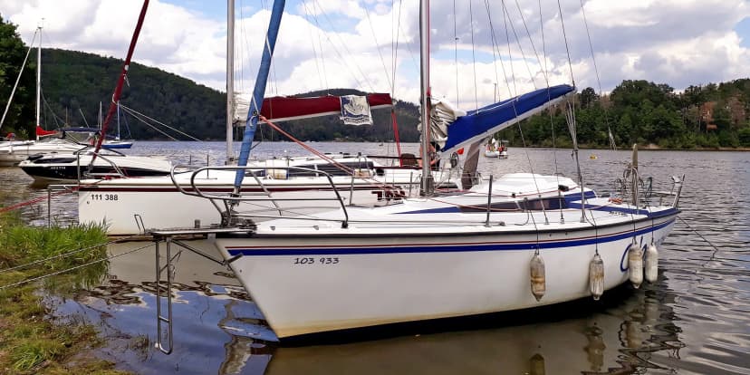 3hod. plavba jachtou s kapitánem v Praze nebo na Orlíku vč. zapůjčení paddleboardů i privátní pronájem