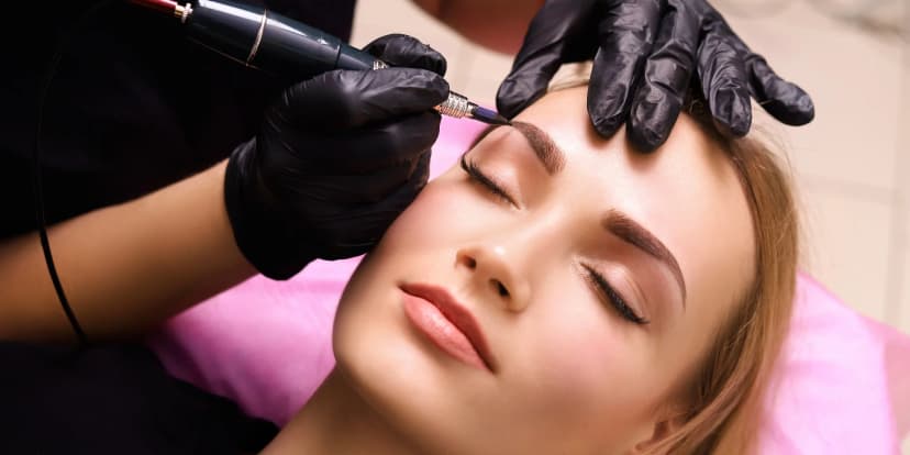Permanentní make-up očních linek, rtů i obočí pudrovou metodou