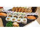 32 ks sushi s lososem, tuňákem, okurkou i avokádem | Slevomat
